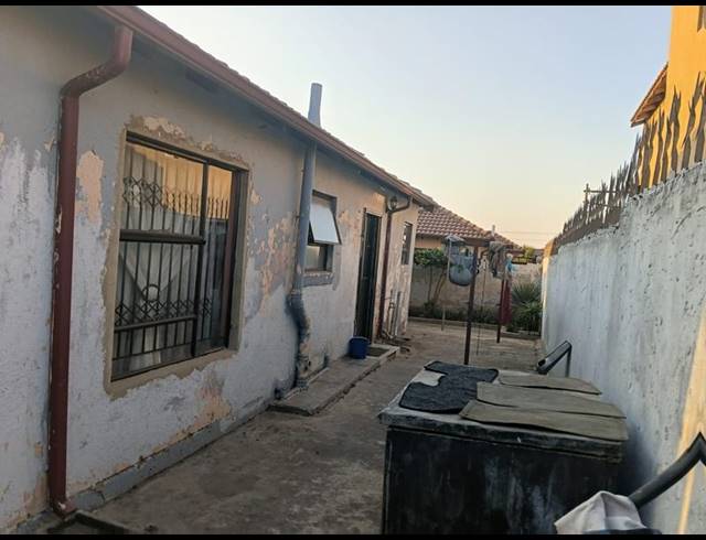 5 BEDROOM HOUSE FOR SALE IN GOUDRAND